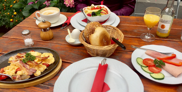 Das reichhaltige Frühstück im Morsbacher Hof.